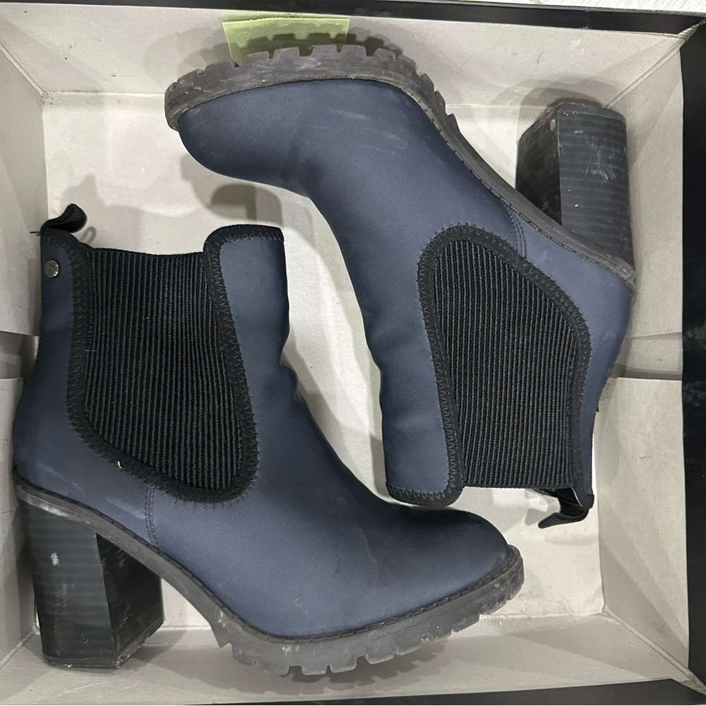 Simply Vera by Vera Wang blue combat boots